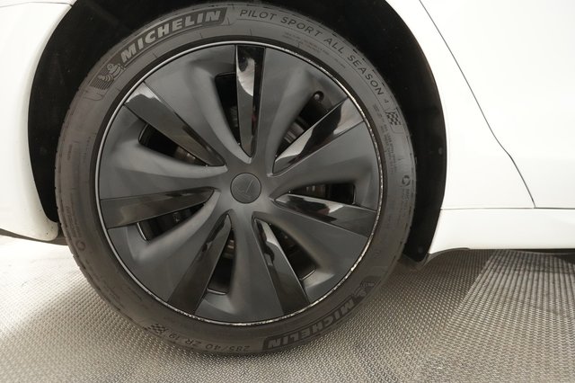 2022 Tesla Model S — photo 14 of 24