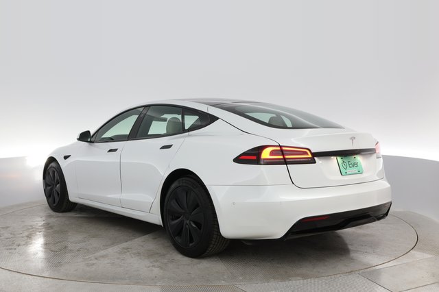 2022 Tesla Model S — photo 9 of 24
