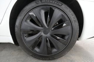 2022 Tesla Model S — photo 11 of 24