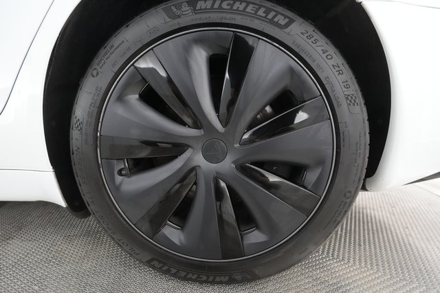 2022 Tesla Model S — photo 11 of 24