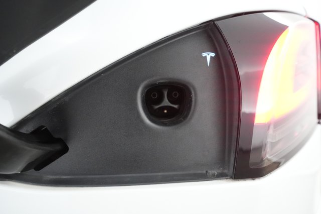2022 Tesla Model S — photo 20 of 24