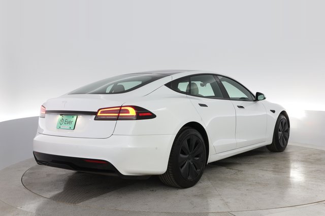 2022 Tesla Model S — photo 2 of 24