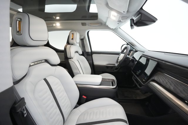 2022 Rivian R1T — photo 19 of 26