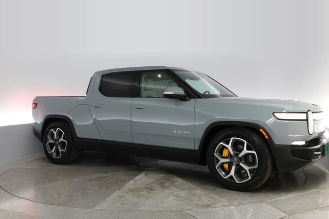 2022 Rivian R1T — photo 8 of 26