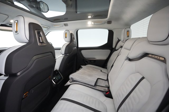 2022 Rivian R1T — photo 18 of 26
