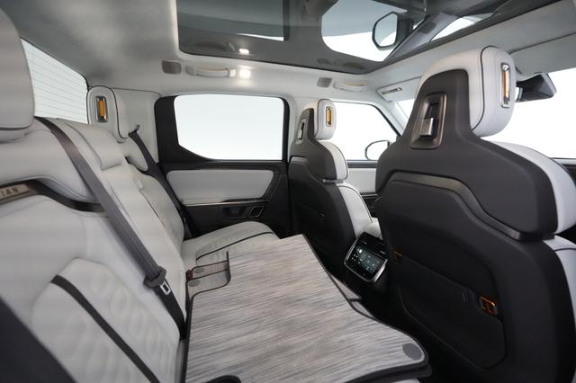 2022 Rivian R1T — photo 3 of 26