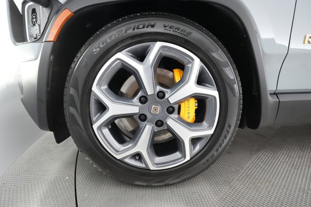 2022 Rivian R1T — photo 13 of 26