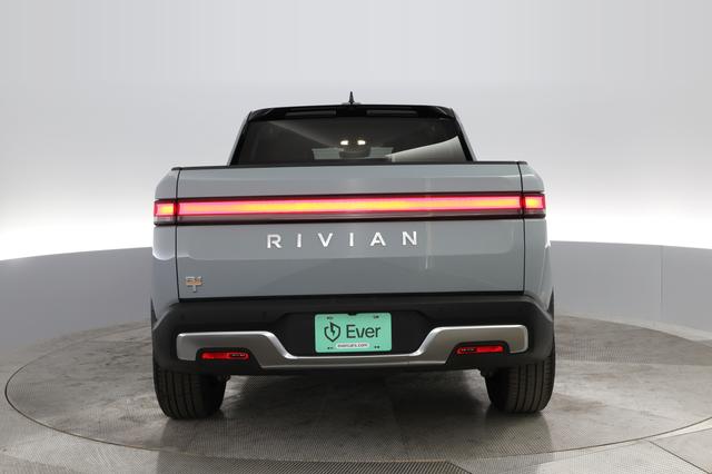 2022 Rivian R1T — photo 10 of 26