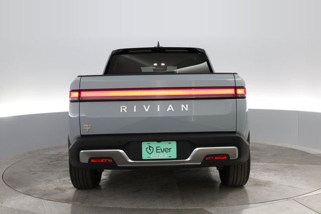 2022 Rivian R1T — photo 10 of 26