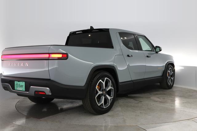 2022 Rivian R1T — photo 2 of 26