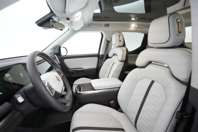 2022 Rivian R1T — photo 17 of 26