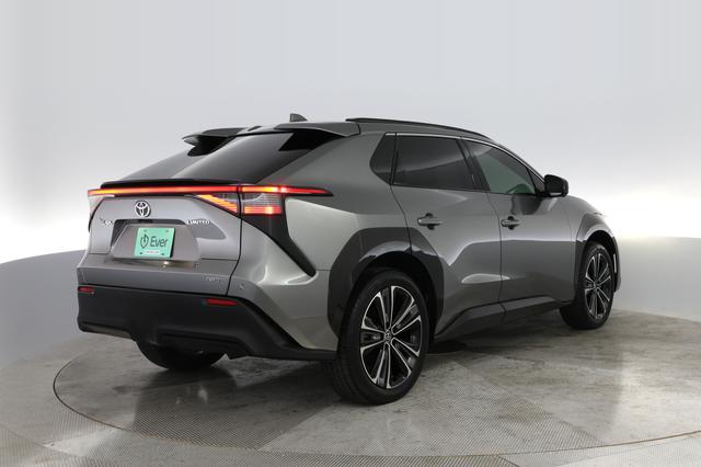 2023 Toyota bZ4X — photo 8 of 24