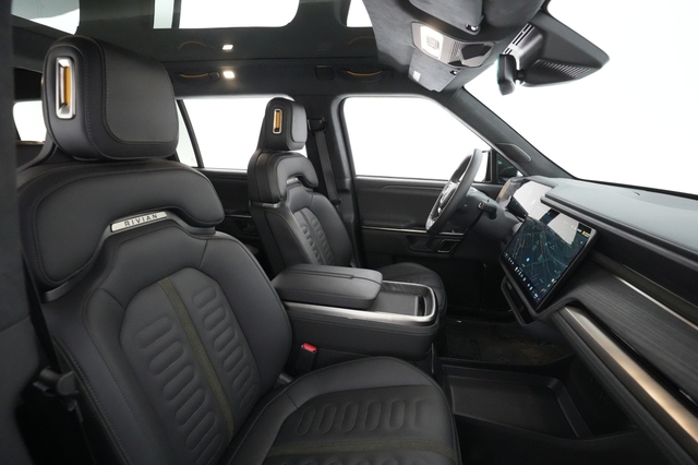 2023 Rivian R1S