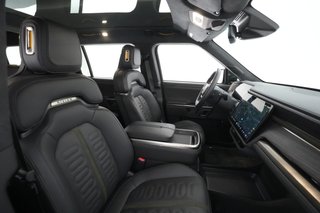 2023 Rivian R1S — photo 17 of 28