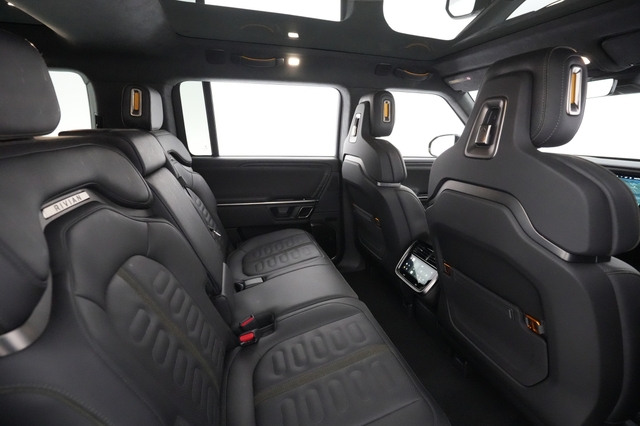 2023 Rivian R1S