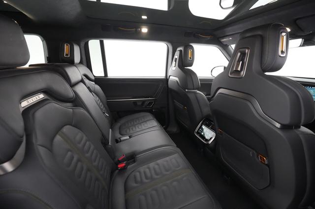 2023 Rivian R1S — photo 3 of 28