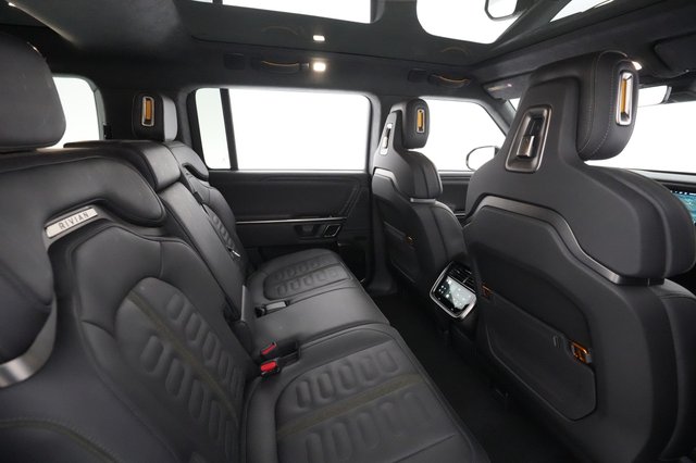 2023 Rivian R1S — photo 3 of 28