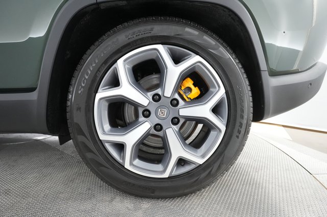 2023 Rivian R1S — photo 12 of 28