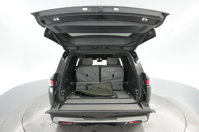 2023 Rivian R1S — photo 23 of 28
