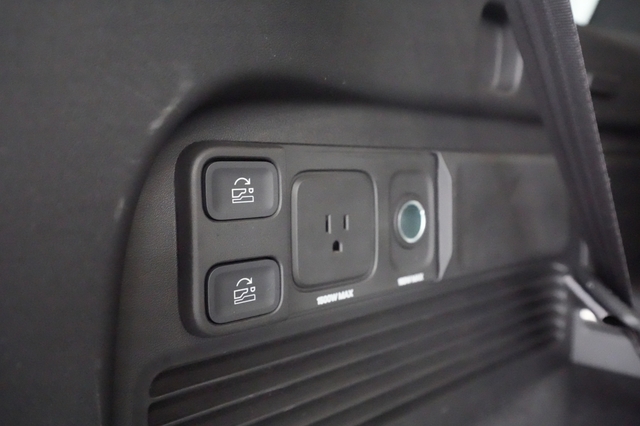 2023 Rivian R1S
