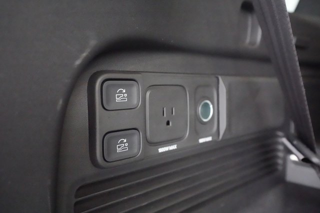2023 Rivian R1S — photo 21 of 28