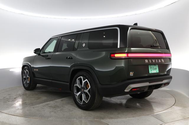 2023 Rivian R1S — photo 9 of 28
