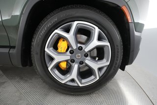 2023 Rivian R1S — photo 13 of 28