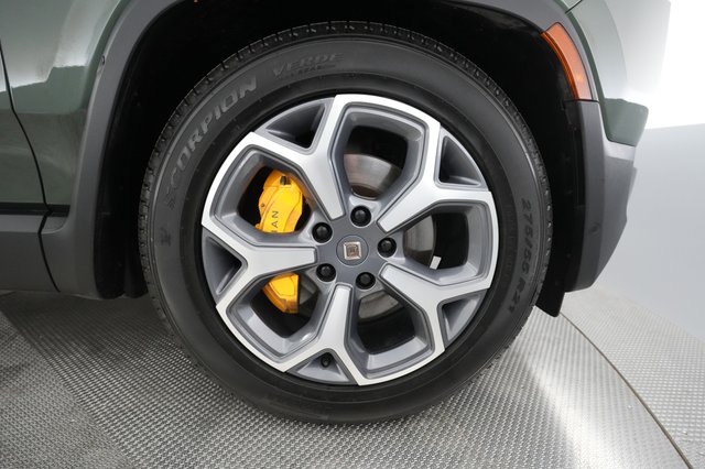 2023 Rivian R1S — photo 13 of 28
