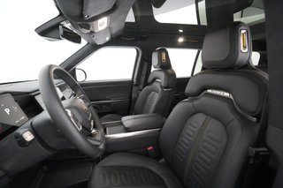 2023 Rivian R1S — photo 15 of 28