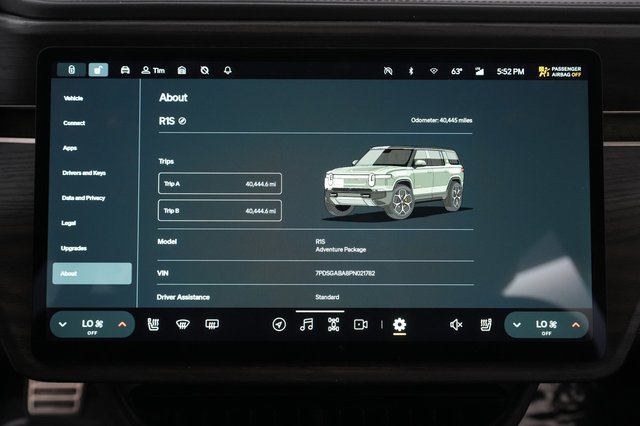 2023 Rivian R1S — photo 4 of 28