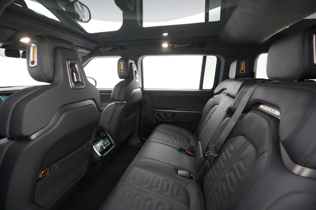 2023 Rivian R1S