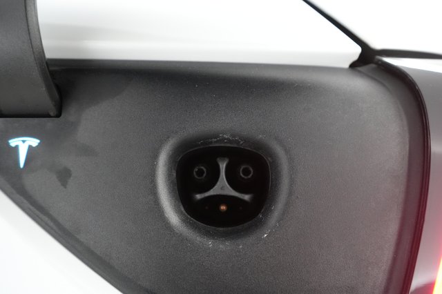 2020 Tesla Model Y — photo 28 of 36