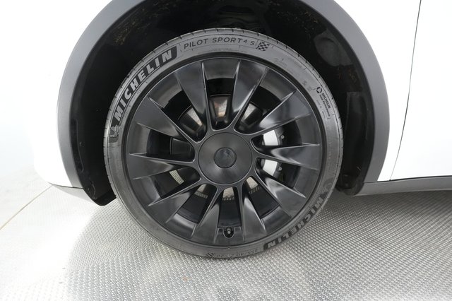 2020 Tesla Model Y — photo 14 of 36