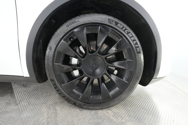 2020 Tesla Model Y — photo 16 of 36