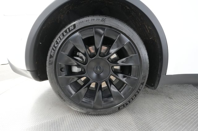 2020 Tesla Model Y — photo 17 of 36