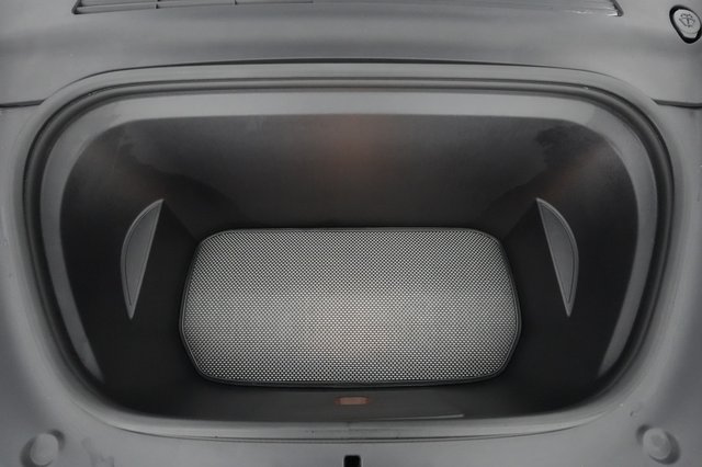 2020 Tesla Model Y — photo 25 of 36