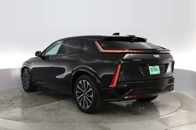 2024 Cadillac LYRIQ — photo 11 of 28