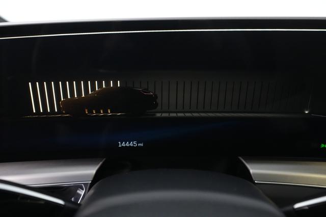 2024 Cadillac LYRIQ — photo 4 of 28
