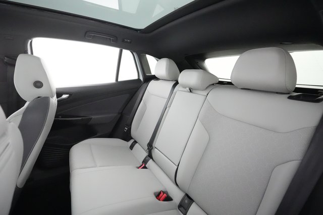 2021 Volkswagen ID.4 — photo 16 of 27