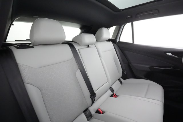 2021 Volkswagen ID.4 — photo 18 of 27