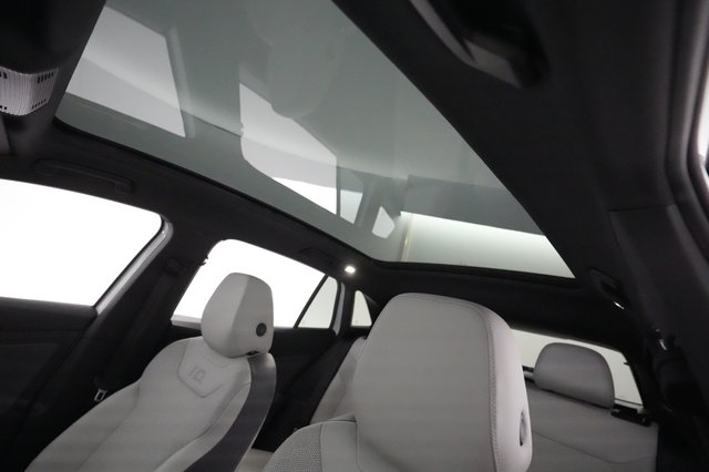 2021 Volkswagen ID.4 — photo 25 of 27
