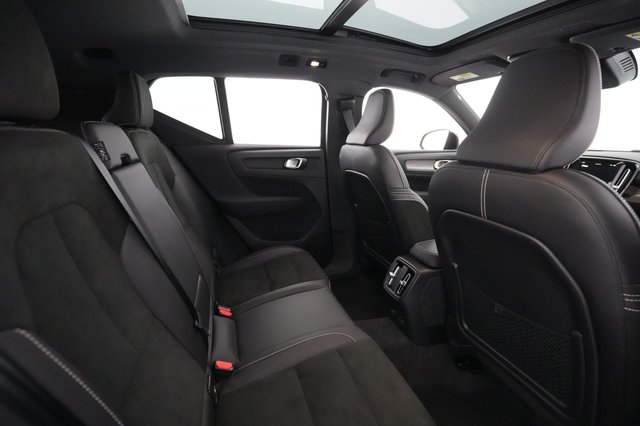 2022 Volvo XC40 Recharge — photo 23 of 32