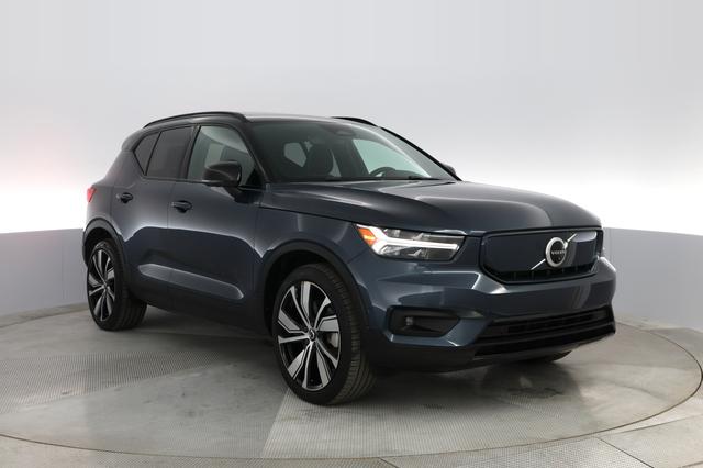 2022 Volvo XC40 Recharge — photo 8 of 32