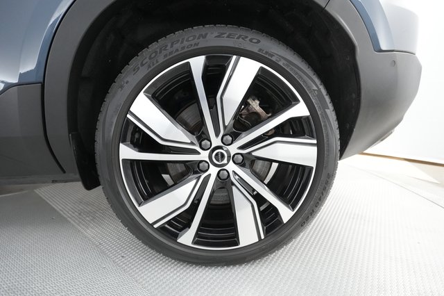 2022 Volvo XC40 Recharge — photo 15 of 32