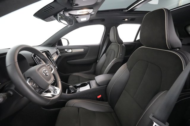2022 Volvo XC40 Recharge — photo 20 of 32