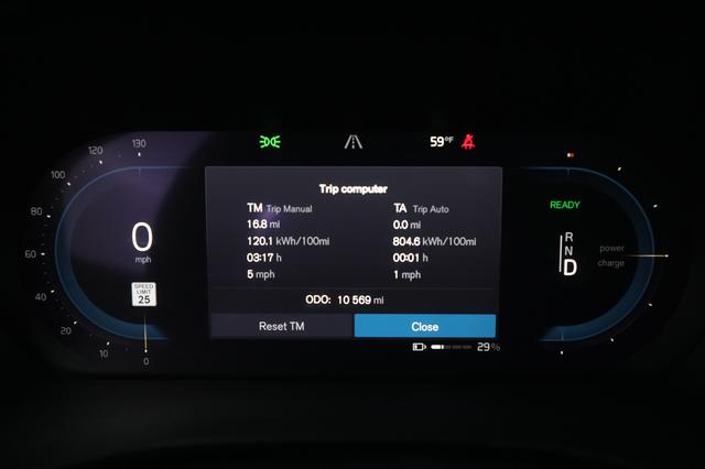 2022 Volvo XC40 Recharge — photo 5 of 32