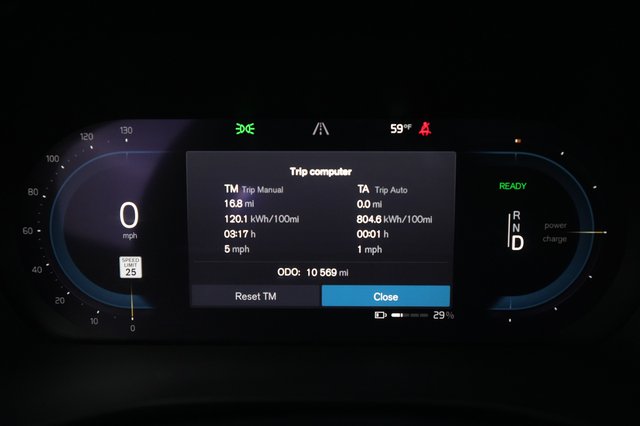 2022 Volvo XC40 Recharge — photo 5 of 32
