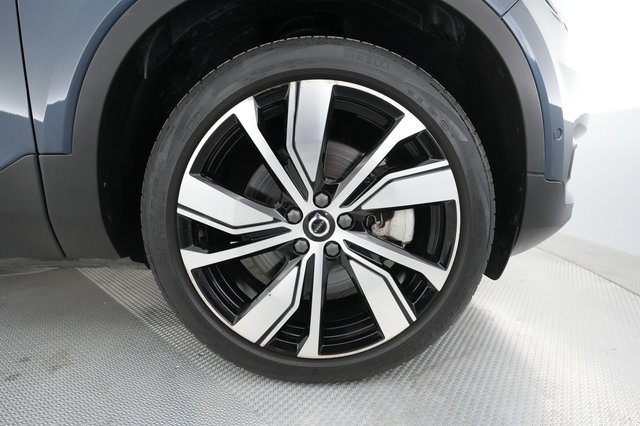 2022 Volvo XC40 Recharge — photo 16 of 32