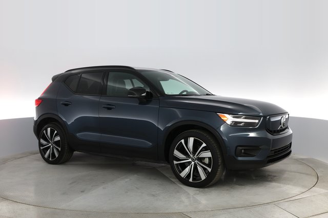2022 Volvo XC40 Recharge — photo 9 of 32