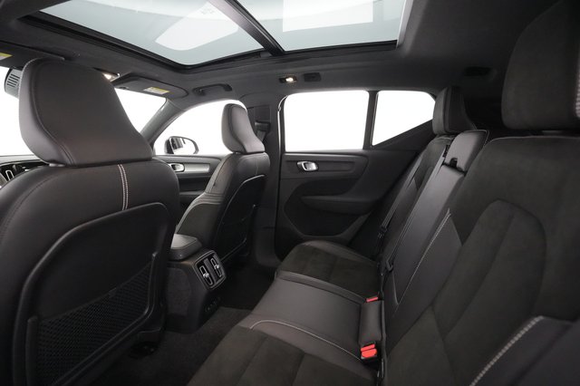 2022 Volvo XC40 Recharge — photo 21 of 32